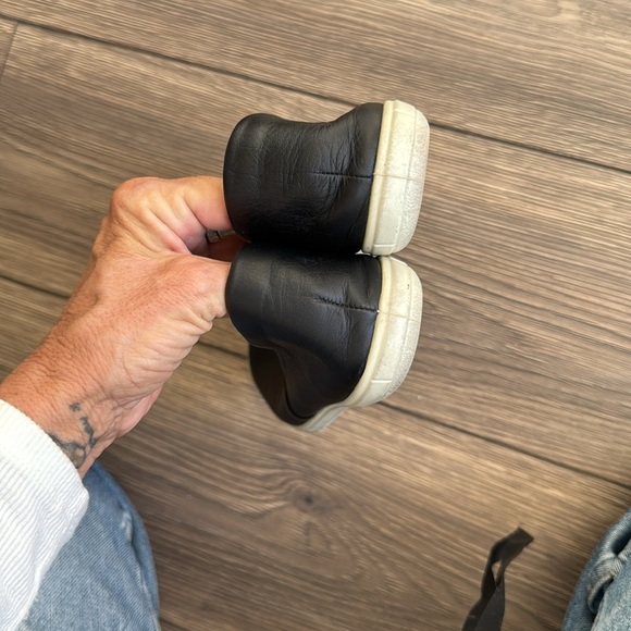 Ecco black leather simpil loafer white rubber sole - Picture 7 of 9